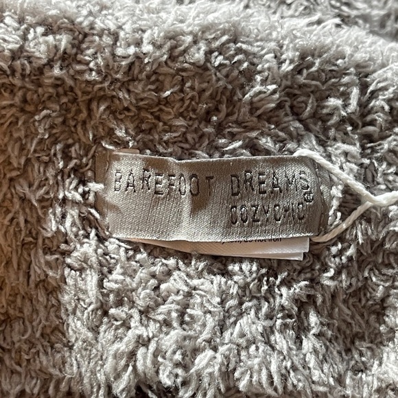 BAREFOOT DREAMS CozyChic Scarf In Grey - Picture 6 of 11